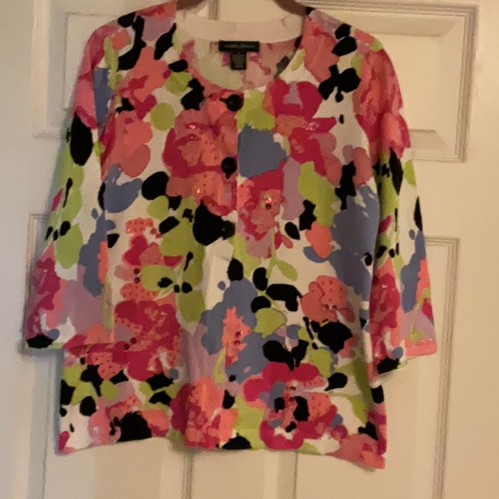 Flowered 3/4 sleeve sweater